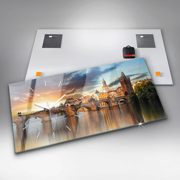 Horizontale Uhr mit motiv Panorama über einen Fluss