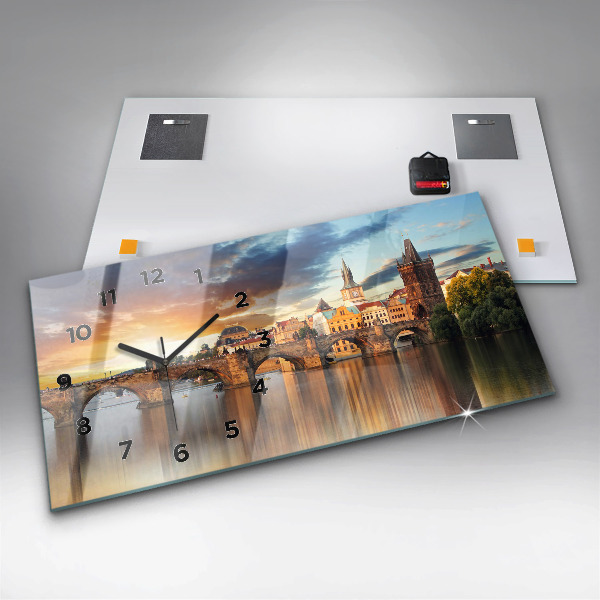 Horizontale Uhr mit motiv Panorama über einen Fluss