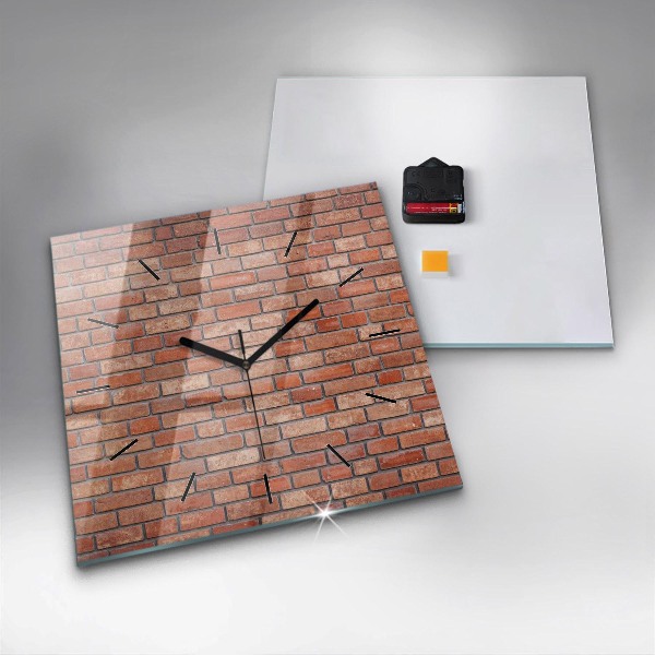 Wanduhr modern quadratisch Backsteinmauer