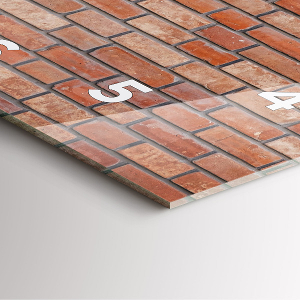 Wanduhr modern quadratisch Backsteinmauer