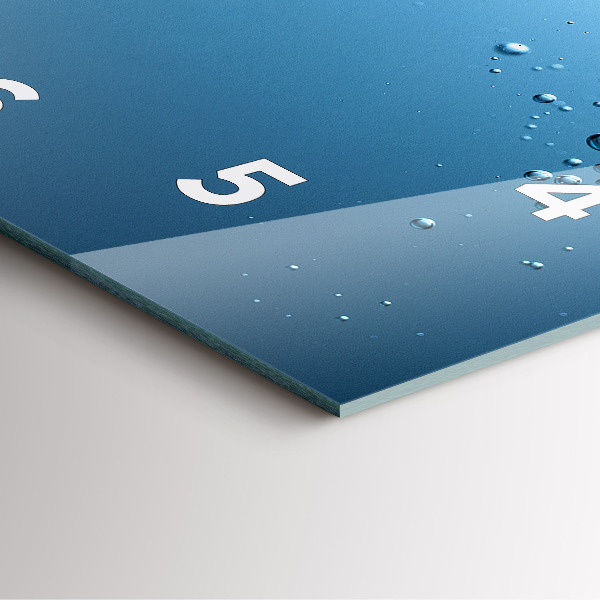 Wanduhr quadratisch Nahaufnahme von Wasser