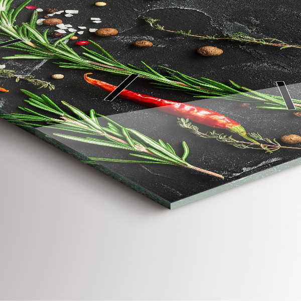 Wanduhr modern quadratisch Gewürze auf der Tischplatte