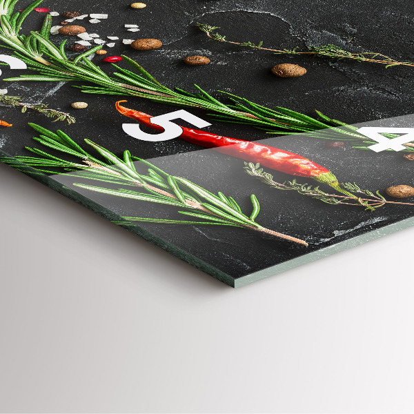 Wanduhr modern quadratisch Gewürze auf der Tischplatte