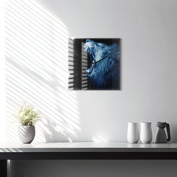 Wanduhr modern quadratisch Körpersprache eines wilden Löwen