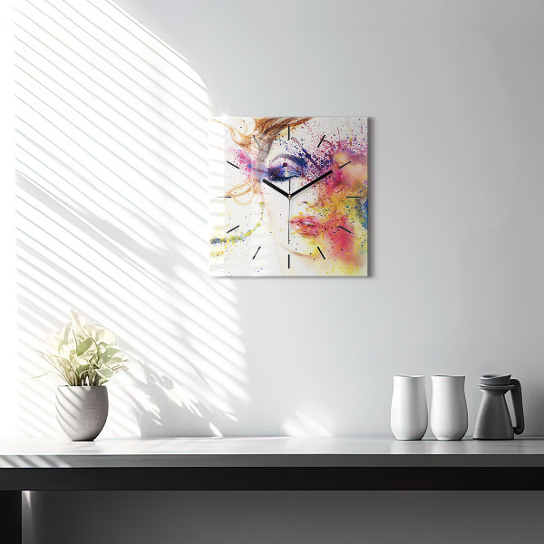 Wanduhr quadratisch mit motiv Porträt einer geheimnisvollen Frau