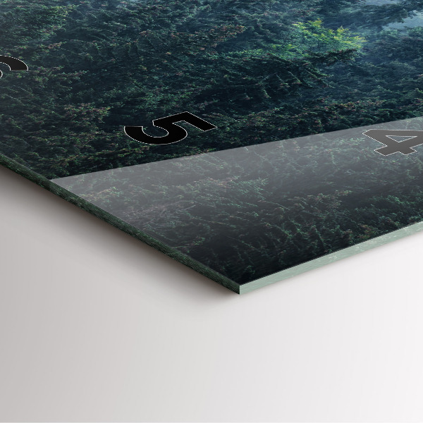 Wanduhr quadratisch mit motiv Neblige Berglandschaft