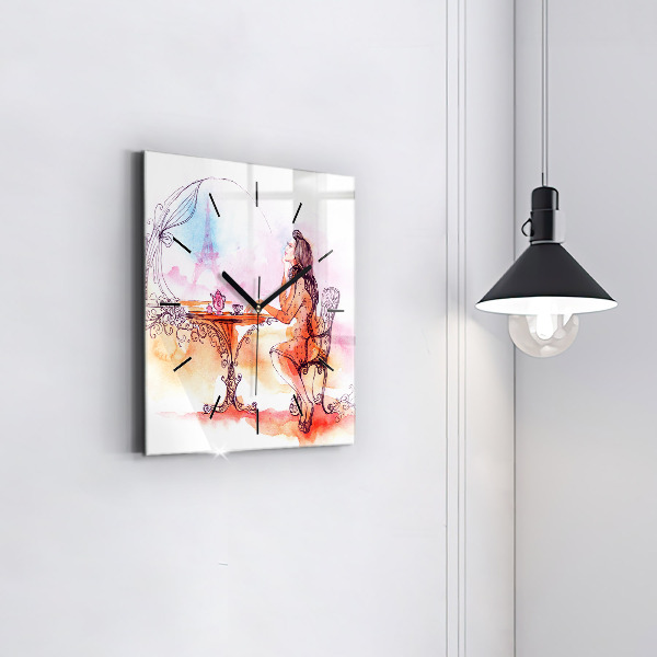 Wanduhr modern quadratisch Frau trinkt Tee