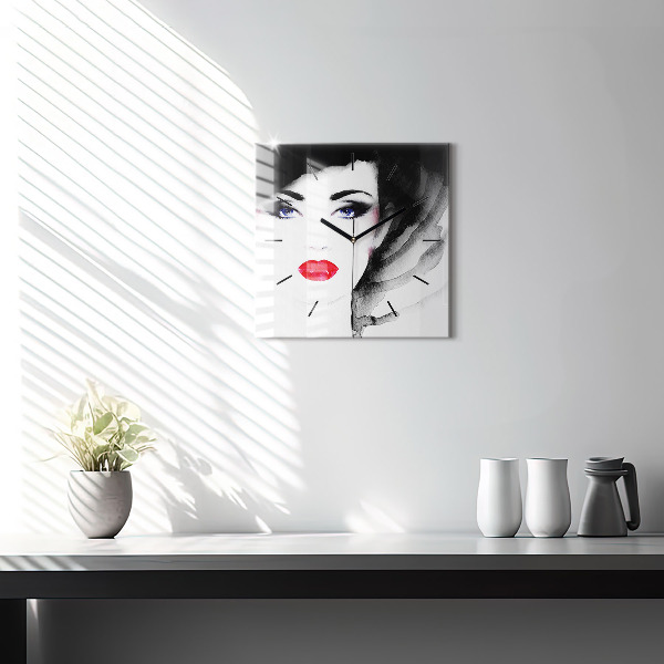 Wanduhr modern quadratisch Porträt einer Frau