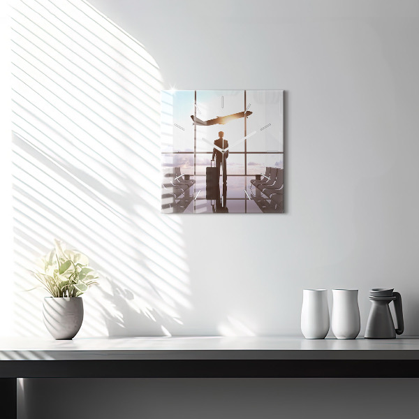 Wanduhr quadratisch Mann auf dem Flughafen