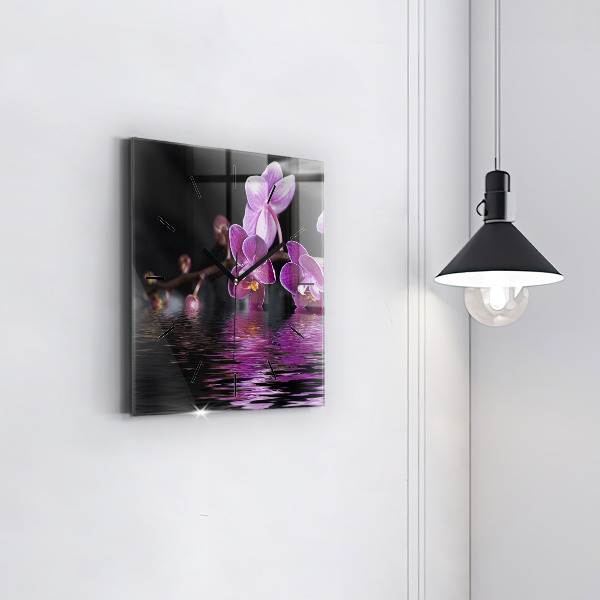 Wanduhr modern quadratisch Orchideenblüte auf dem Wasser