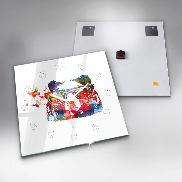 Wanduhr modern quadratisch Bärenkopf