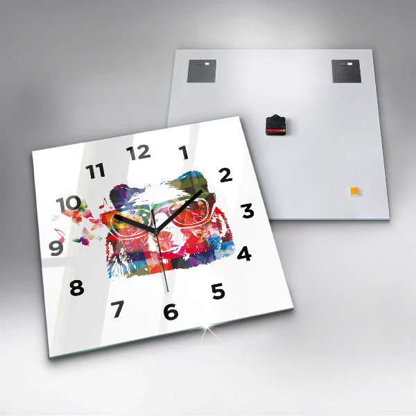 Wanduhr modern quadratisch Bärenkopf