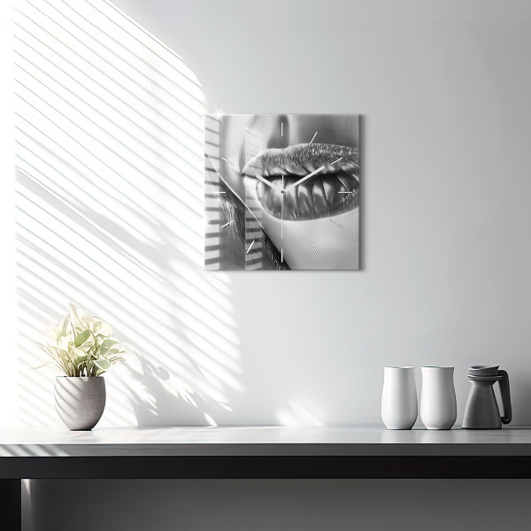 Wanduhr quadratisch mit motiv Mund einer Frau