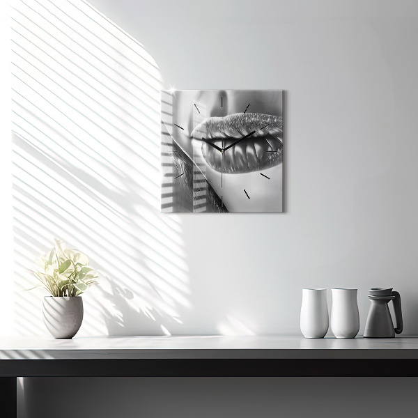 Wanduhr quadratisch mit motiv Mund einer Frau