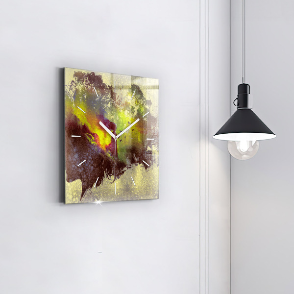 Wanduhr modern quadratisch Frau im Wald