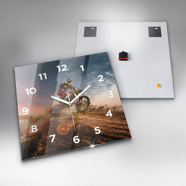 Wanduhr modern quadratisch Mann auf Motorrad
