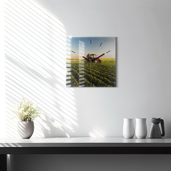 Wanduhr quadratisch mit motiv Traktor sprüht ein Feld