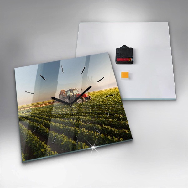 Wanduhr quadratisch mit motiv Traktor sprüht ein Feld
