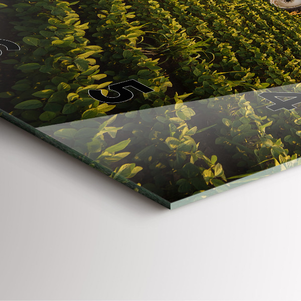 Wanduhr quadratisch mit motiv Traktor sprüht ein Feld