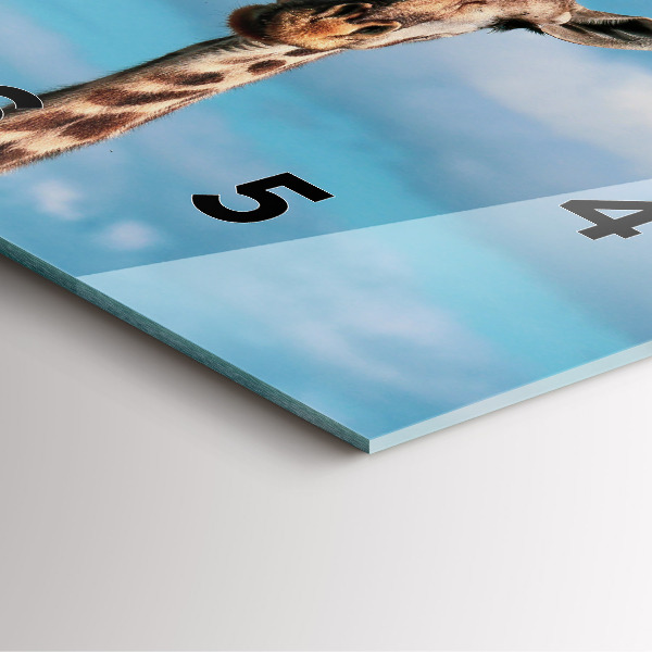 Wanduhr quadratisch Große Giraffe vor einem Himmelshintergrund