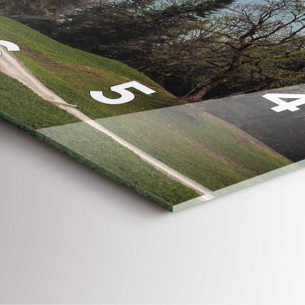 Wanduhr quadratisch Blick auf die Berge