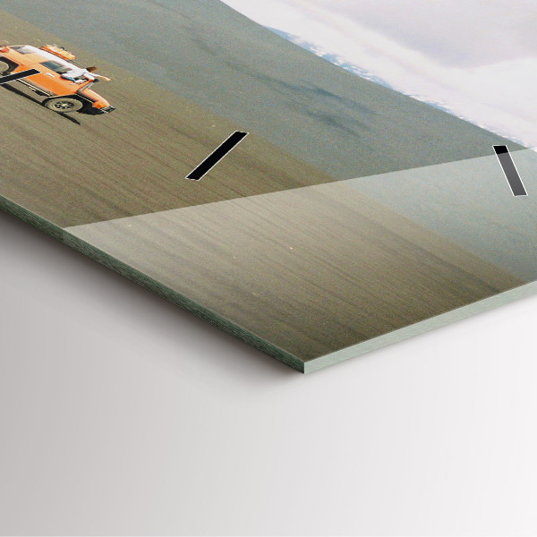 Wanduhr modern quadratisch Fahrzeug in der Wüste von Kamtschatka