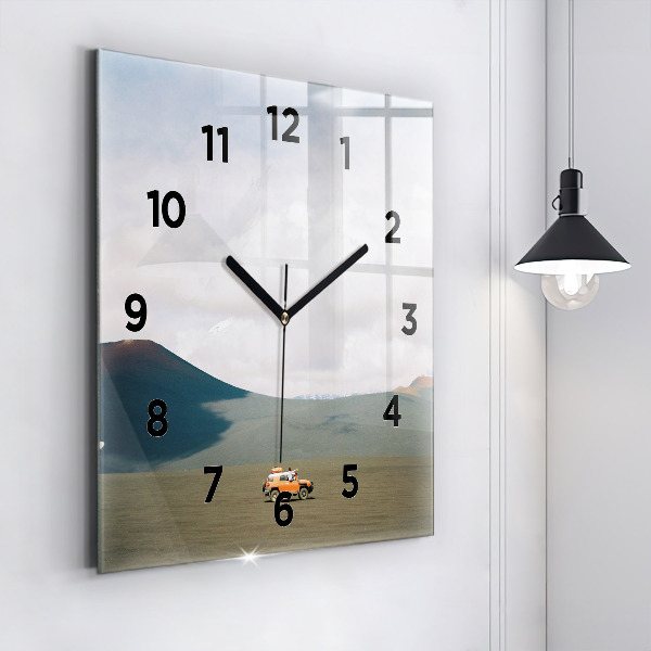 Wanduhr modern quadratisch Fahrzeug in der Wüste von Kamtschatka