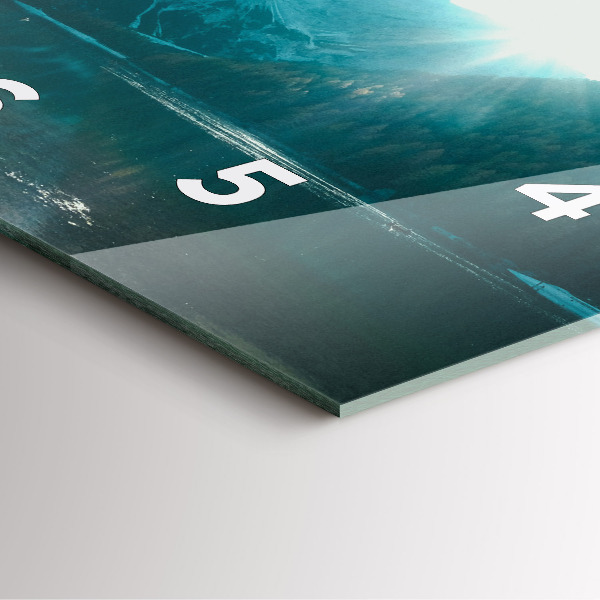 Wanduhr quadratisch Berg und Fluss in Polen