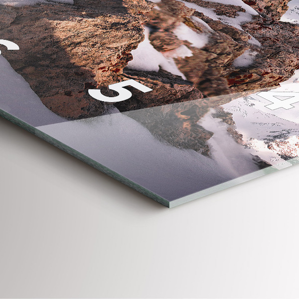 Wanduhr modern quadratisch Berg mit Schnee bedeckt