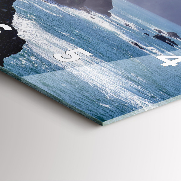 Wanduhr quadratisch mit motiv Berge am Meer