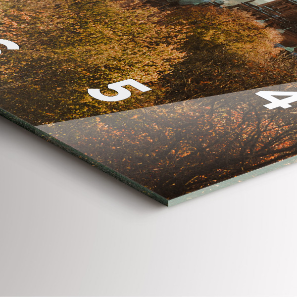 Wanduhr modern quadratisch Kunstgalerie in Glasgow