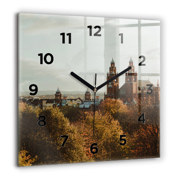 Wanduhr modern quadratisch Kunstgalerie in Glasgow