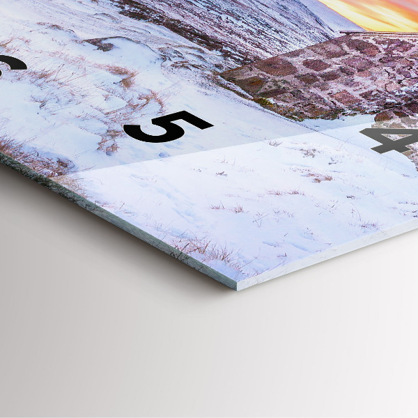 Wanduhr modern quadratisch Hütte in den Bergen