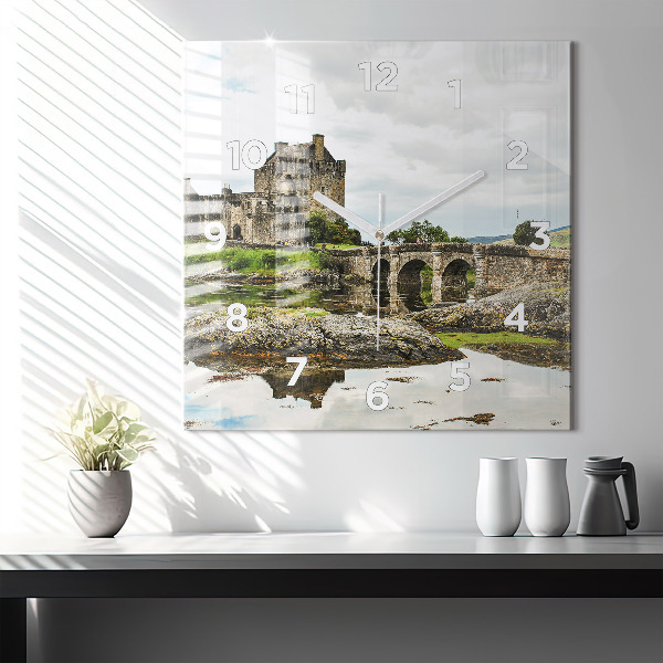 Wanduhr quadratisch Schloss Eilean Donan in Schottland