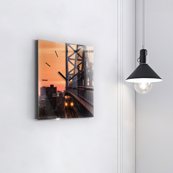 Wanduhr modern quadratisch Benjamin-Franklin-Brücke