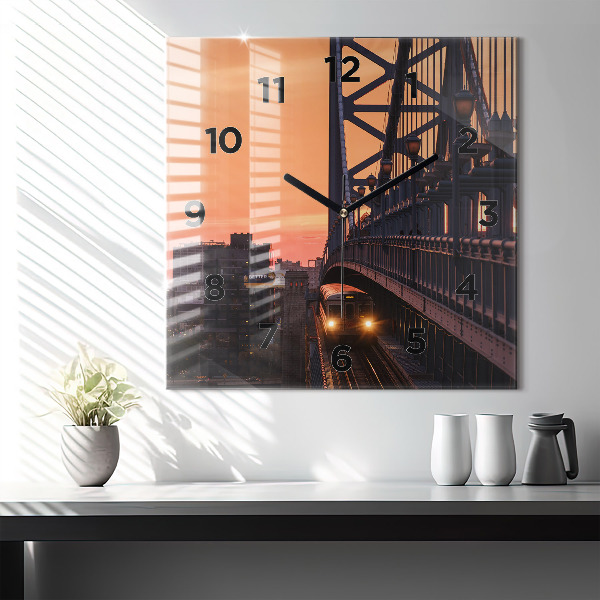 Wanduhr modern quadratisch Benjamin-Franklin-Brücke