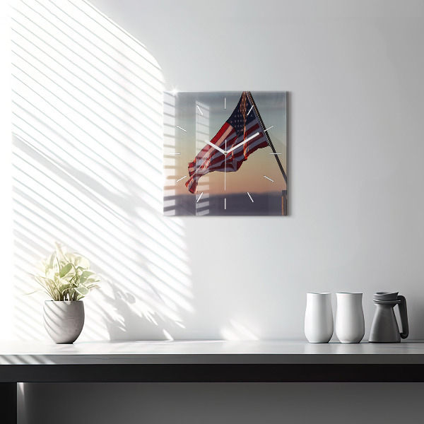 Wanduhr quadratisch mit motiv Die wehende US-Flagge