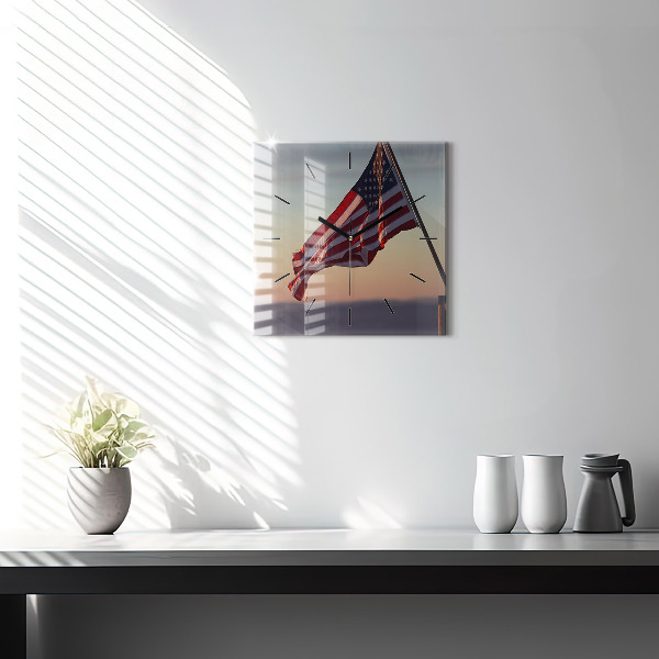 Wanduhr quadratisch mit motiv Die wehende US-Flagge
