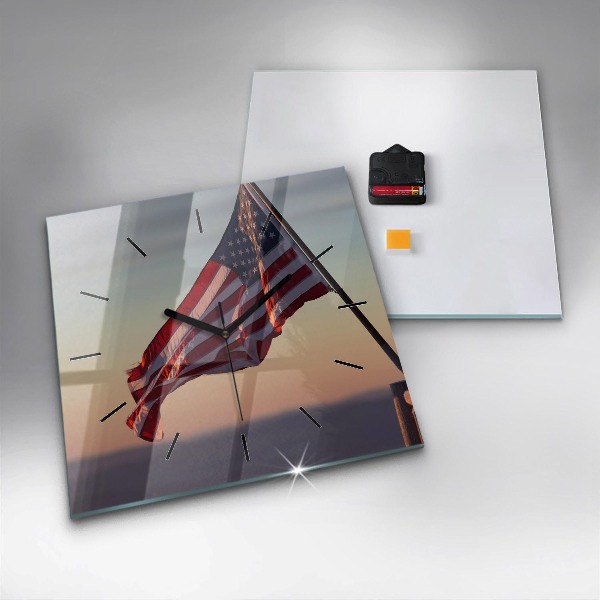 Wanduhr quadratisch mit motiv Die wehende US-Flagge