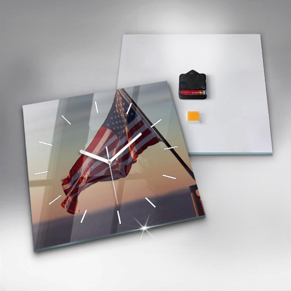 Wanduhr quadratisch mit motiv Die wehende US-Flagge