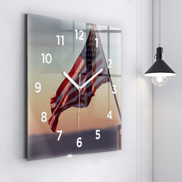 Wanduhr quadratisch mit motiv Die wehende US-Flagge