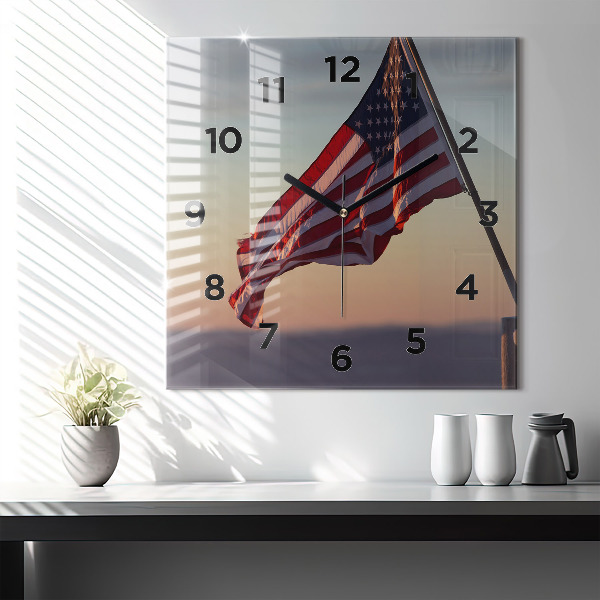 Wanduhr quadratisch mit motiv Die wehende US-Flagge