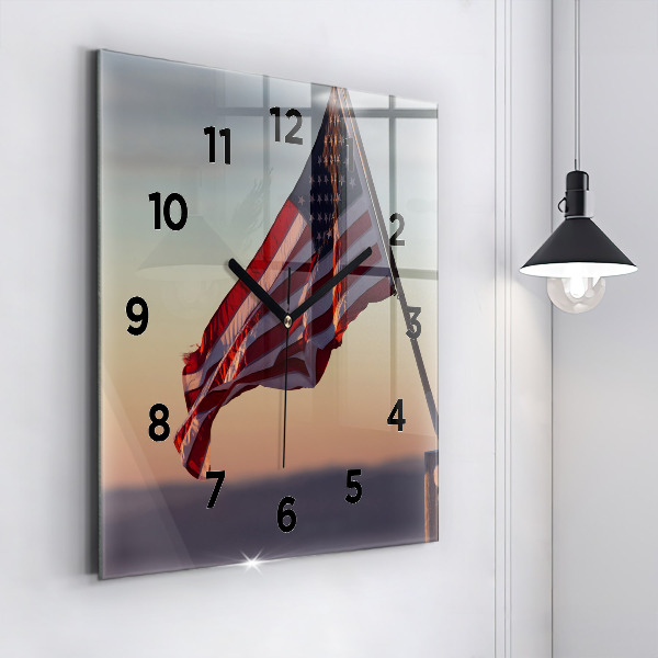 Wanduhr quadratisch mit motiv Die wehende US-Flagge