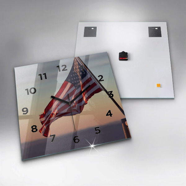 Wanduhr quadratisch mit motiv Die wehende US-Flagge