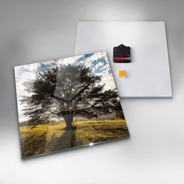 Wanduhr quadratisch Baum auf einem Hügel