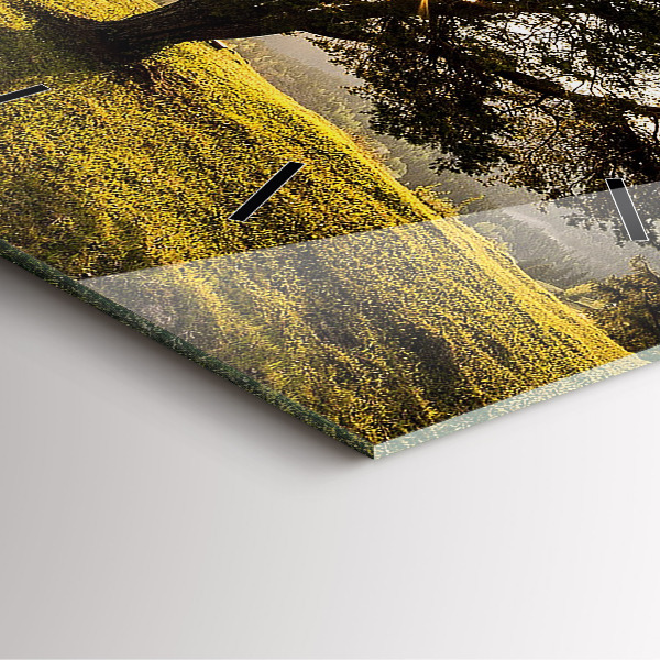 Wanduhr quadratisch Baum auf einem Hügel