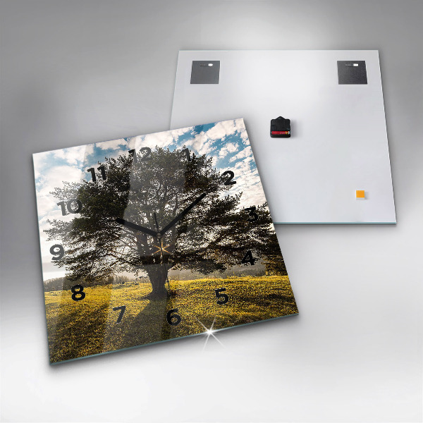 Wanduhr quadratisch Baum auf einem Hügel