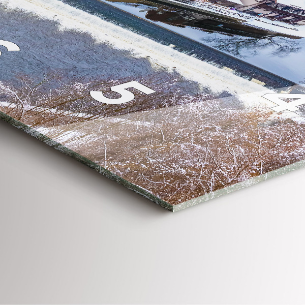 Wanduhr modern quadratisch Panorama einer Stadt im Winter