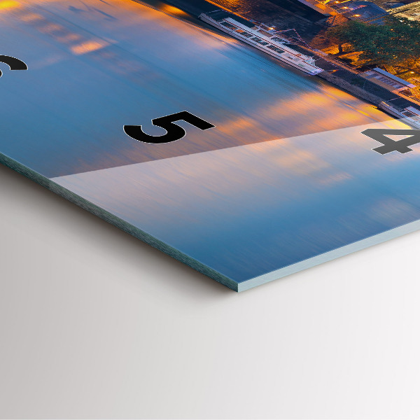 Wanduhr quadratisch Ansicht des Rathauses