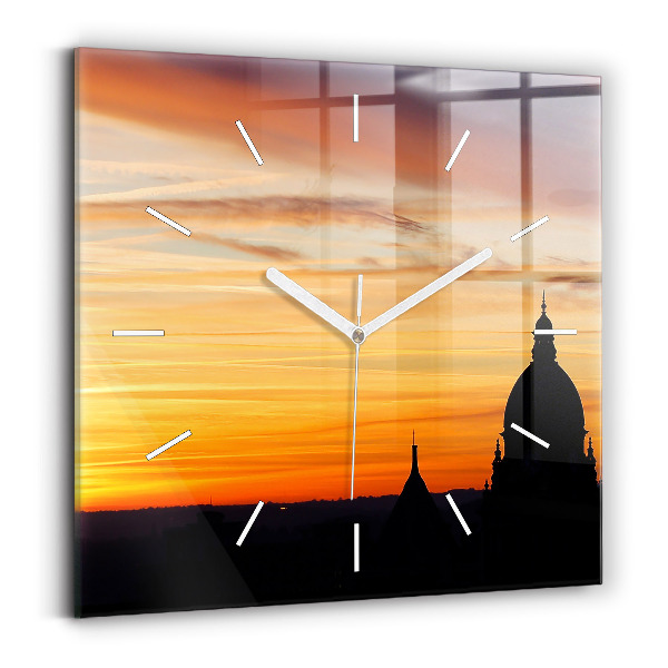 Wanduhr modern quadratisch Gebäude und Sonnenuntergang